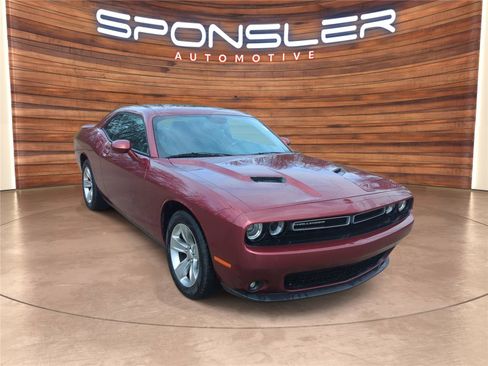 Used 2020 Dodge Challenger SXT w/ Driver Convenience Group image 9