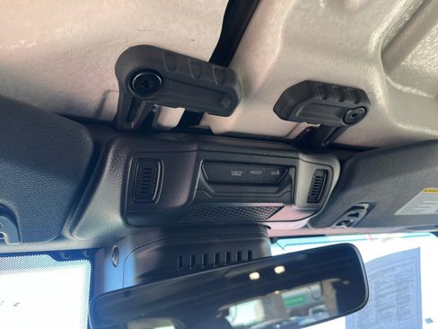 Used 2025 Jeep Wrangler Unlimited Rubicon w/ Technology Group image 33