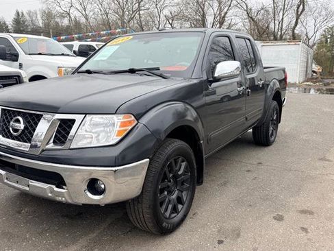 Used 2013 Nissan Frontier SL image 5