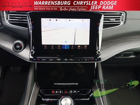 Used 2024 Jeep Wagoneer Series II w/ Flexible Seating Group image 23