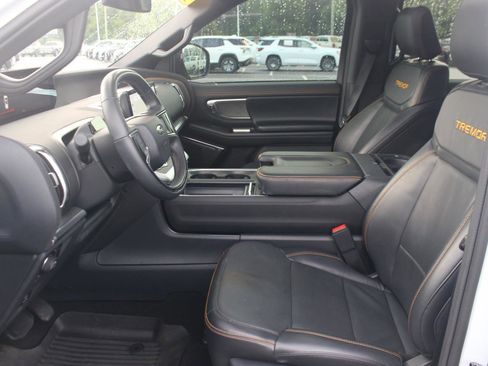 Used 2025 Ford Expedition Tremor AWD/4WD image 19