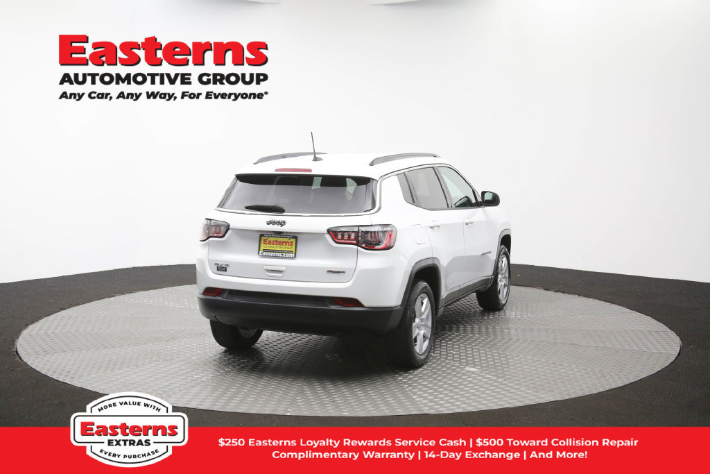 Used 2022 Jeep Compass Latitude w/ Convenience Group AWD/4WD image 40