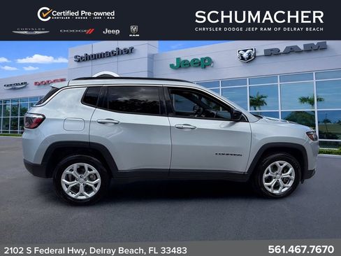 Used 2024 Jeep Compass Latitude AWD/4WD image 8