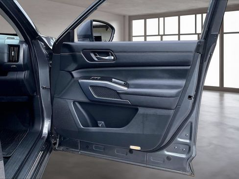 Used 2022 Nissan Pathfinder SL FWD image 27