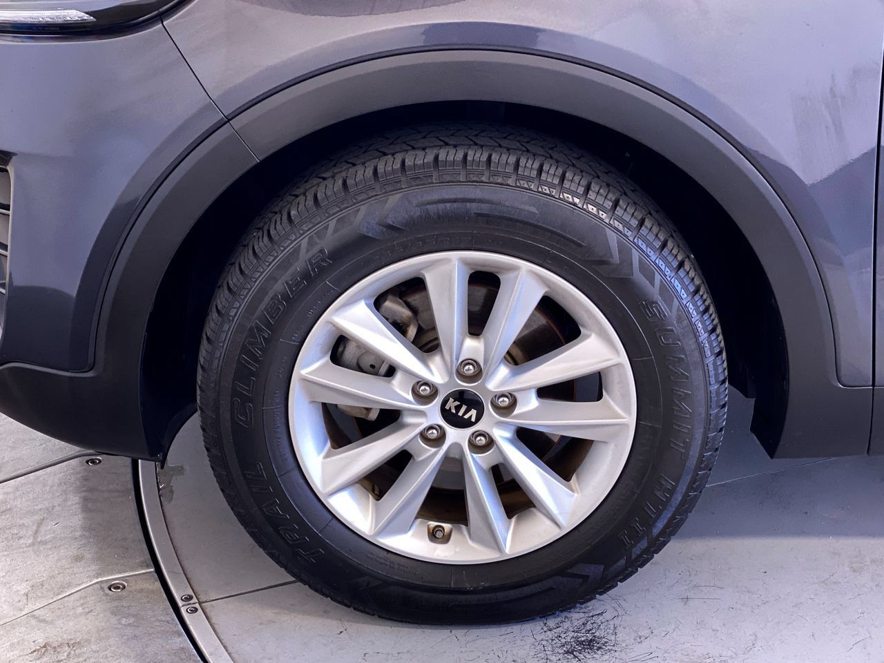 Used 2019 Kia Sorento FWD image 12