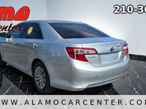 Used 2013 Toyota Camry LE image 3