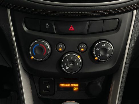 Used 2020 Chevrolet Trax LT w/ Driver Confidence Package image 24