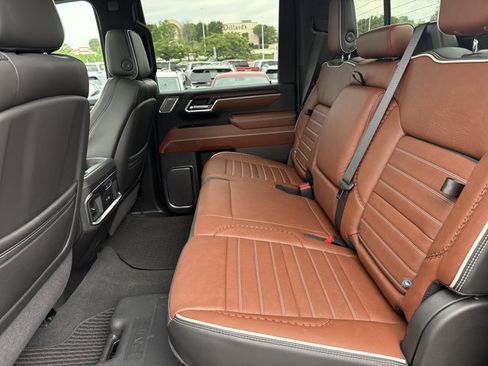 Used 2025 GMC Sierra 3500 Denali Ultimate AWD/4WD image 6