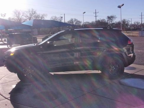 Used 2021 Jeep Cherokee Trailhawk w/ Premium Leather Package image 14