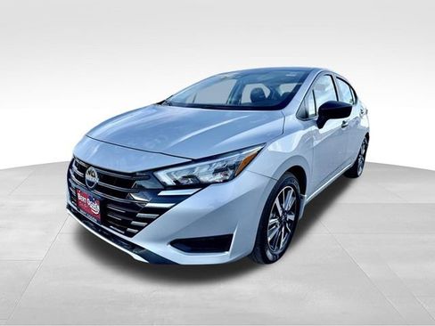 Certified 2025 Nissan Versa SV w/ Trunk Package FWD image 4