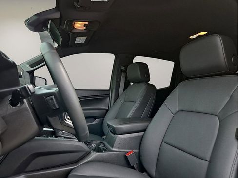 Used 2025 Chevrolet Colorado Trail Boss image 14