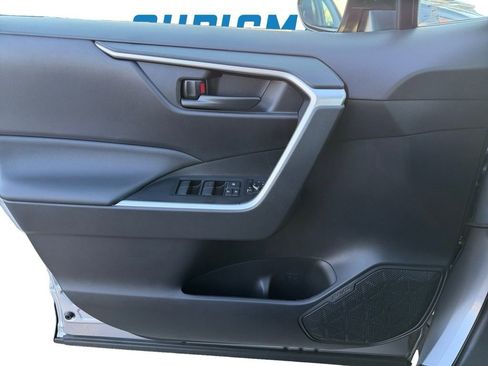 Used 2022 Toyota RAV4 LE image 11