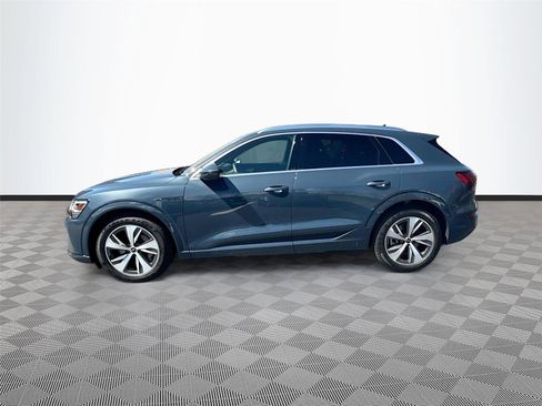 Certified 2024 Audi Q8 e-tron Premium image 4