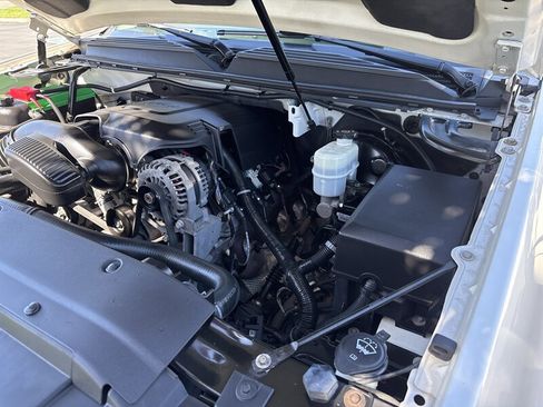 Used 2011 Chevrolet Tahoe LTZ RWD image 43