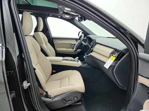 New 2026 Volvo XC90 B5 Core image 18