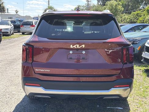Certified 2025 Kia Sorento S w/ Panoramic Sunroof Package FWD image 6