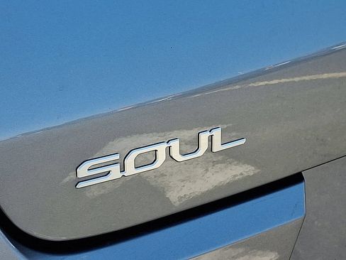 Used 2025 Kia Soul LX FWD image 30