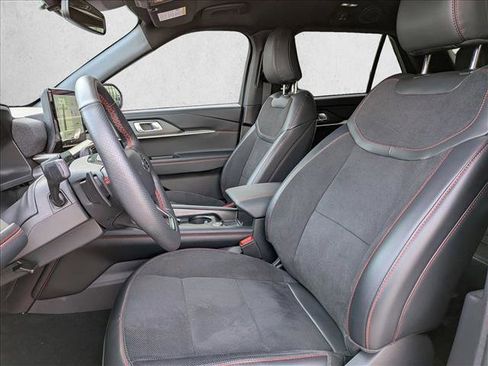 Used 2025 Ford Explorer ST image 9