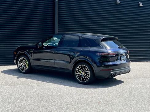 Certified 2022 Porsche Cayenne E-Hybrid image 3
