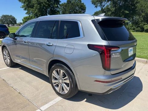 Used 2022 Cadillac XT6 Premium Luxury w/ Technology Package FWD image 3