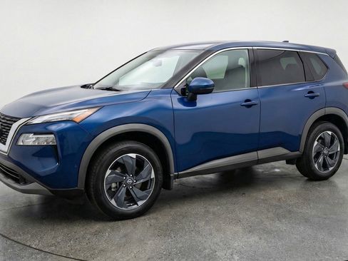 Used 2025 Nissan Rogue SV AWD/4WD image 3