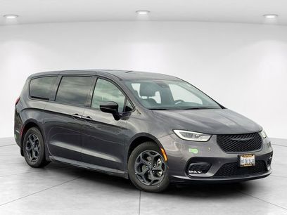 Used 2023 Chrysler Pacifica Touring-L w/ S Appearance Package
