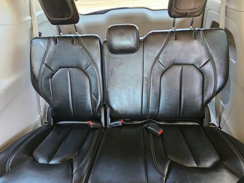 Used 2024 Chrysler Pacifica Touring-L FWD image 13