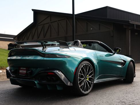 Used 2023 Aston Martin V8 Vantage Roadster RWD image 2