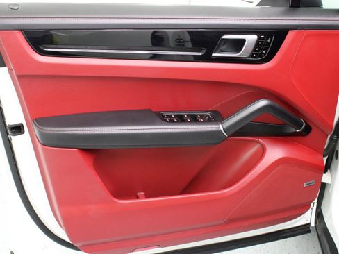 Used 2021 Porsche Cayenne image 36