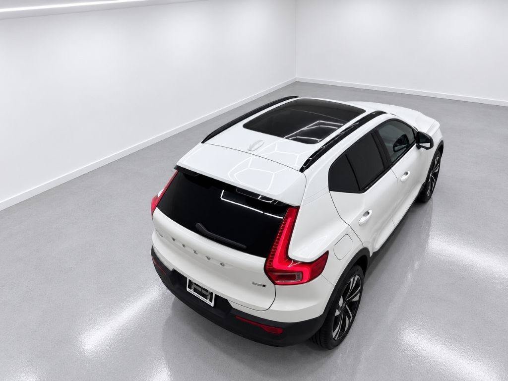 Used 2024 Volvo XC40 B5 Plus w/ Protection Package Premier AWD/4WD image 36