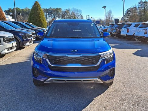 Used 2021 Kia Seltos EX image 3