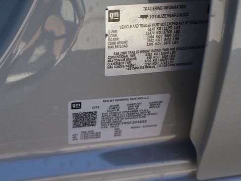 Used 2025 GMC Sierra 2500 AT4X AWD/4WD image 33
