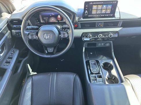 Used 2025 Honda Pilot Black Edition image 7