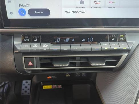 Used 2026 Toyota Camry SE w/ Multimedia Upgrade Package image 20