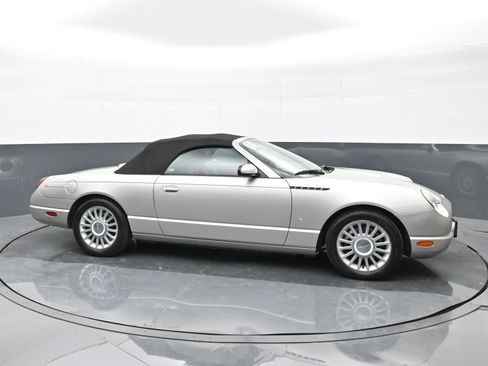 Used 2004 Ford Thunderbird image 9