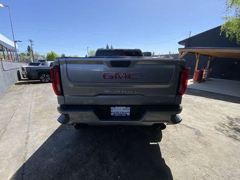 Used 2024 GMC Sierra 1500 AT4 w/ Technology Package AWD/4WD image 5
