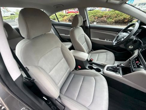 Used 2017 Hyundai Elantra SE image 38
