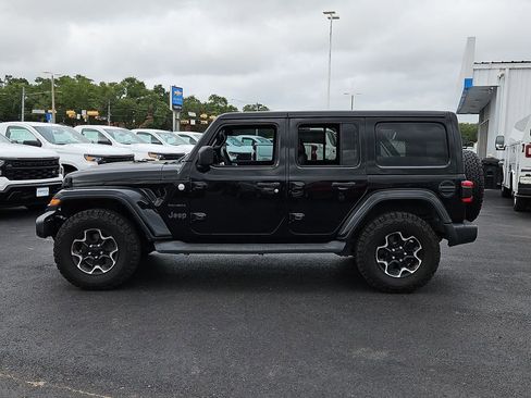 Used 2018 Jeep Wrangler Unlimited Sahara AWD/4WD image 14