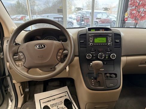 Used 2014 Kia Sedona LX image 8