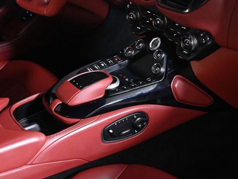 Used 2022 Aston Martin V8 Vantage Coupe RWD image 21