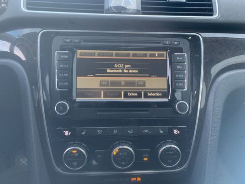 Used 2014 Volkswagen Passat TDI SEL Premium image 17