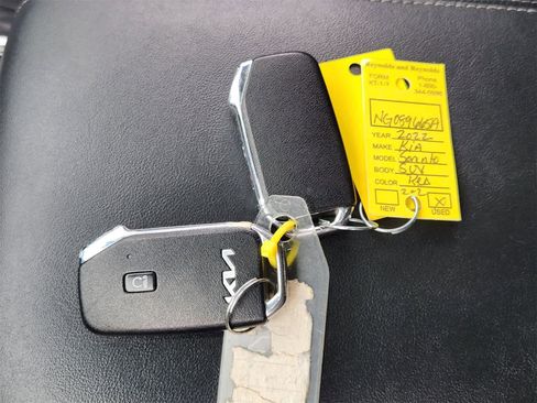 Certified 2022 Kia Sorento SX image 32