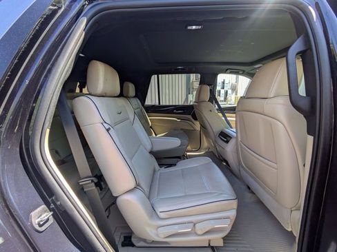 Used 2023 Cadillac Escalade Premium Luxury AWD/4WD image 38