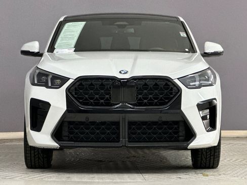 Certified 2025 BMW X2 xDrive28i w/ Technology Package image 6