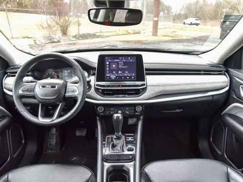 Certified 2022 Jeep Compass Latitude image 18