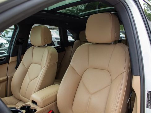 Used 2020 Porsche Macan AWD/4WD image 12