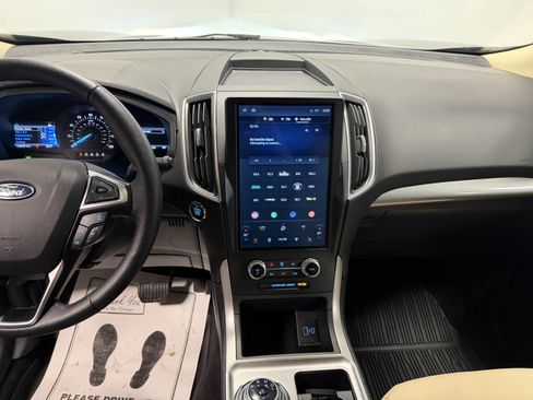 Used 2024 Ford Edge SEL w/ Convenience Package image 4