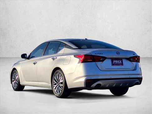 Used 2024 Nissan Altima 2.5 SV FWD image 8