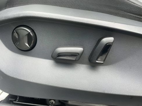 Used 2024 Volkswagen Tiguan SE R-Line FWD image 25