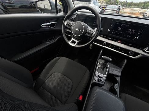 Used 2025 Kia Sportage LX FWD image 33